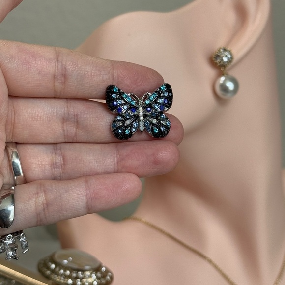 🦋 Blue Butterfly Brooch With Zirconia - Picture 7 of 8